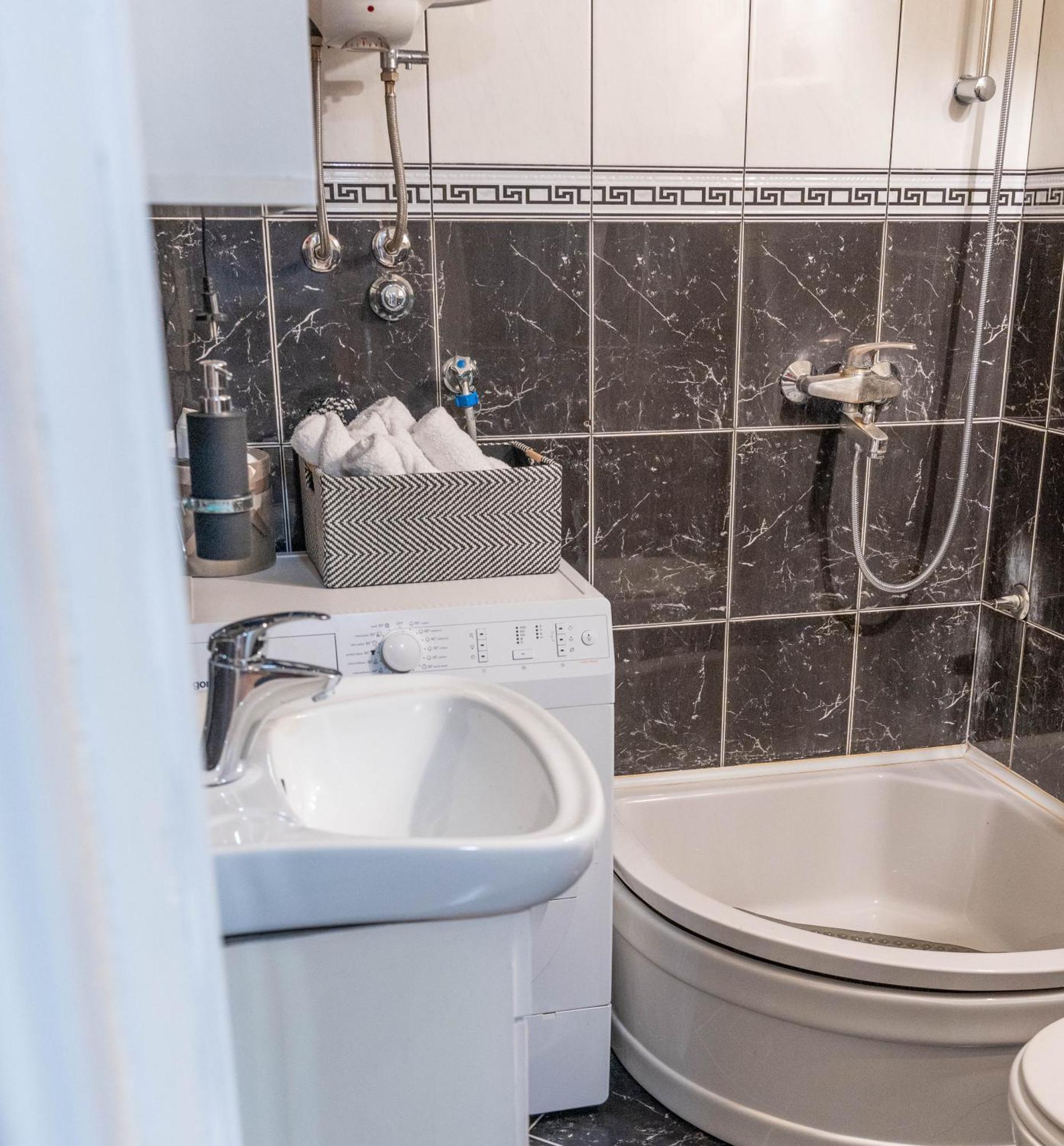 Apartman Lili Knin Exterior foto